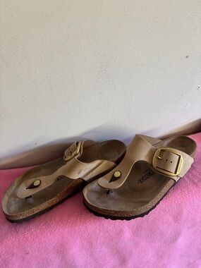 Birkenstock Gizeh sandals with Gold Buckle